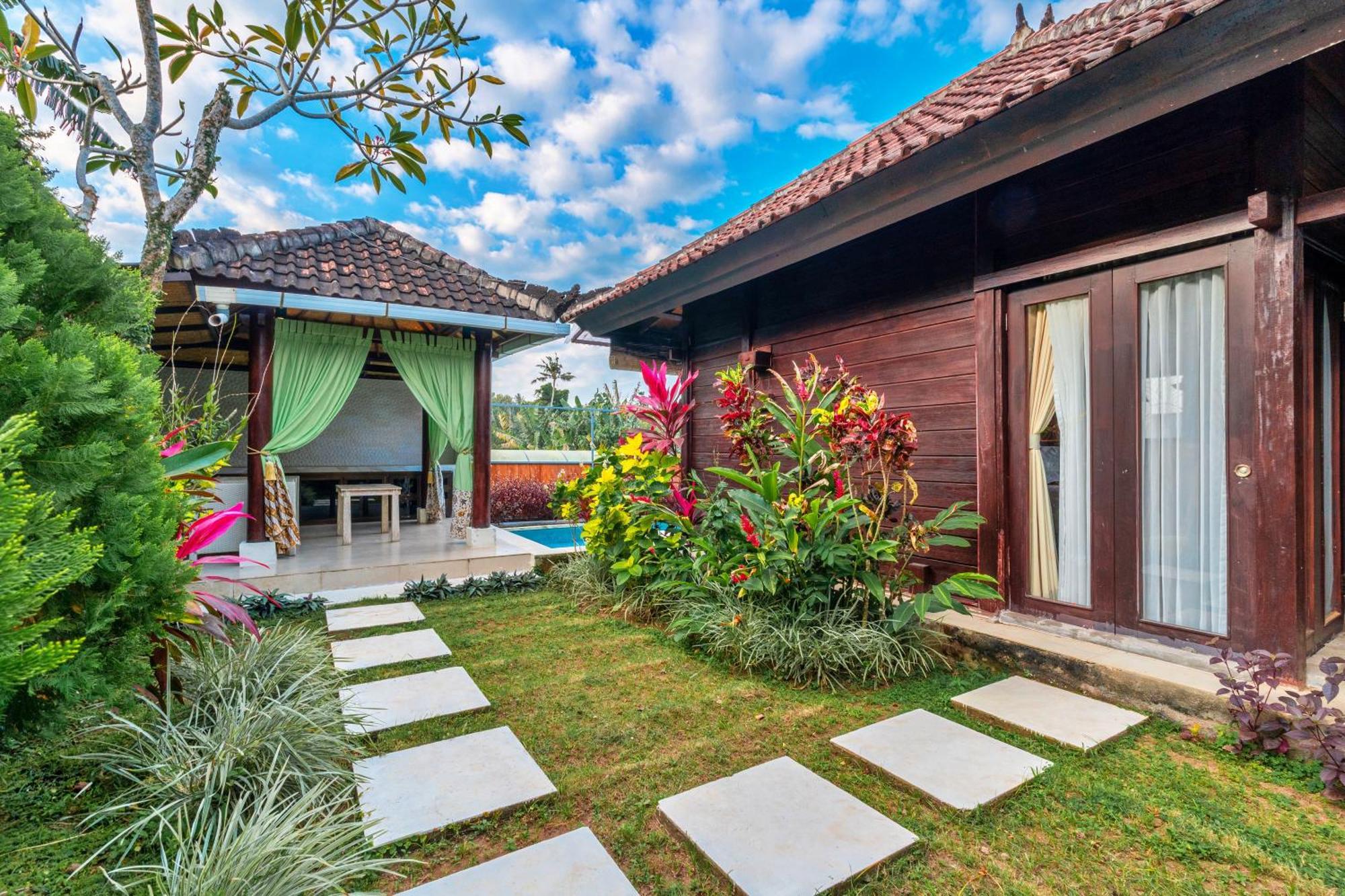 Sri Abi Ratu Villa&Resort Sukawati Esterno foto